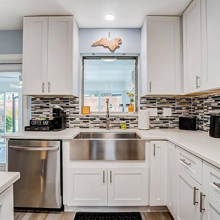 Poolside Bungalow With Fire Pit Fun And King Suite Charlotte Exteriör bild