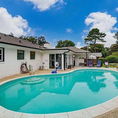 Poolside Bungalow With Fire Pit Fun And King Suite Charlotte Exteriör bild