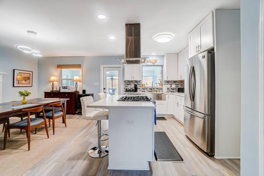 Poolside Bungalow With Fire Pit Fun And King Suite Charlotte Exteriör bild