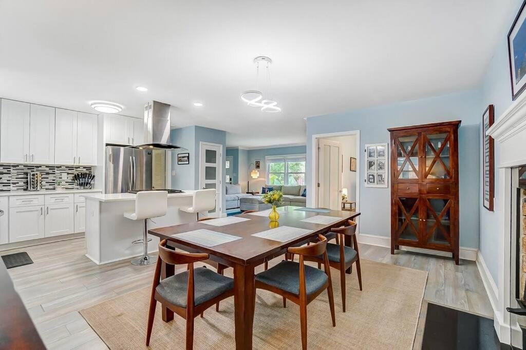 Poolside Bungalow With Fire Pit Fun And King Suite Charlotte Exteriör bild