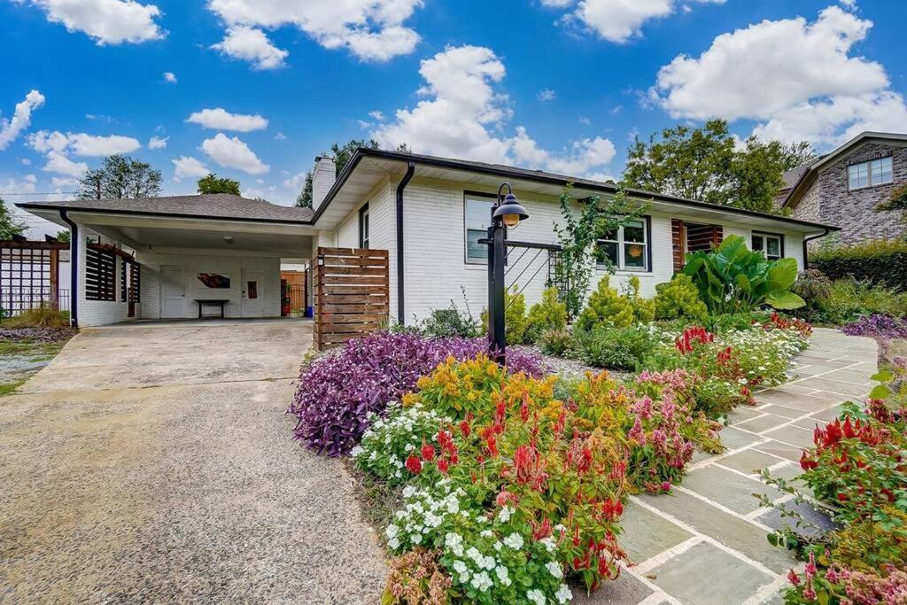 Poolside Bungalow With Fire Pit Fun And King Suite Charlotte Exteriör bild