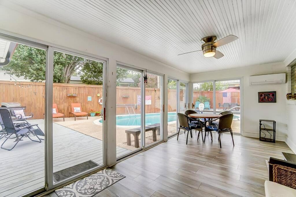 Poolside Bungalow With Fire Pit Fun And King Suite Charlotte Exteriör bild