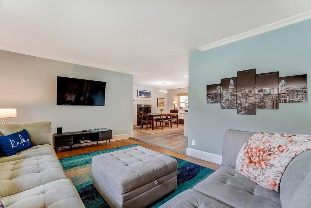 Poolside Bungalow With Fire Pit Fun And King Suite Charlotte Exteriör bild