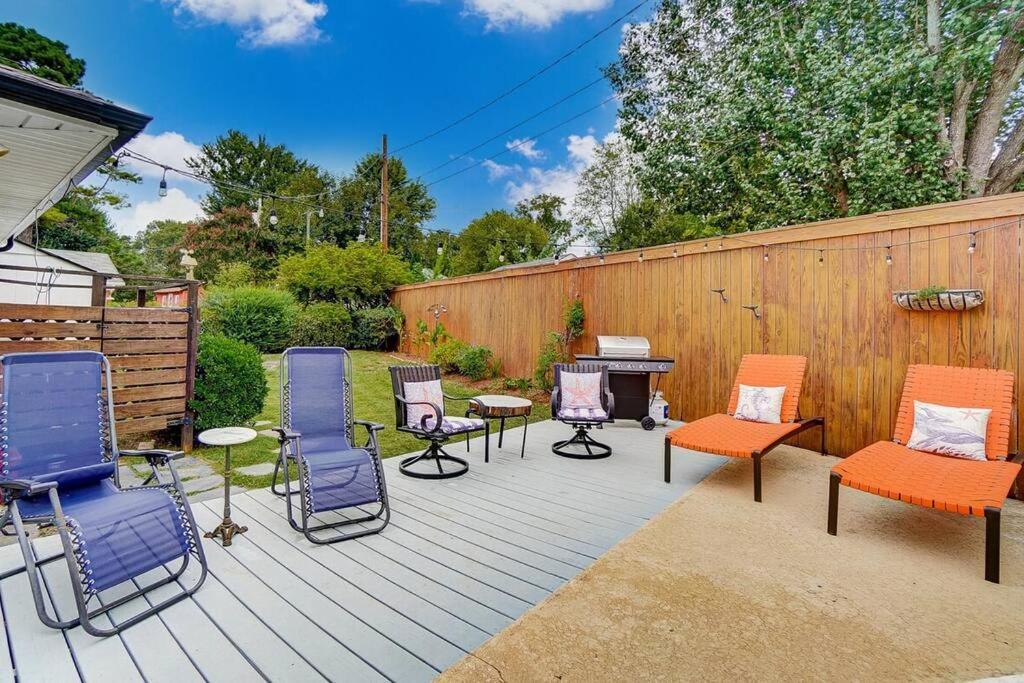 Poolside Bungalow With Fire Pit Fun And King Suite Charlotte Exteriör bild